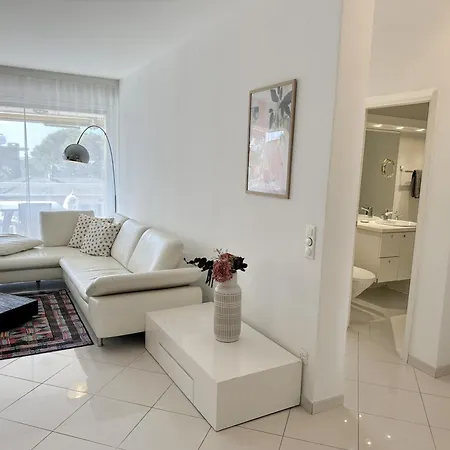 By Fewotessin أسكونا