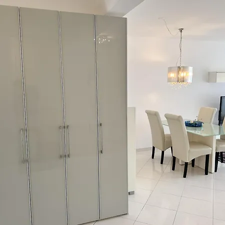 شقة By Fewotessin *