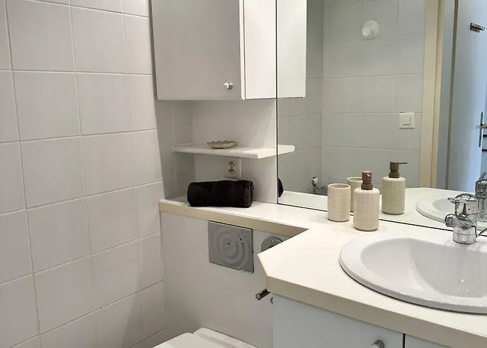 شقة By Fewotessin